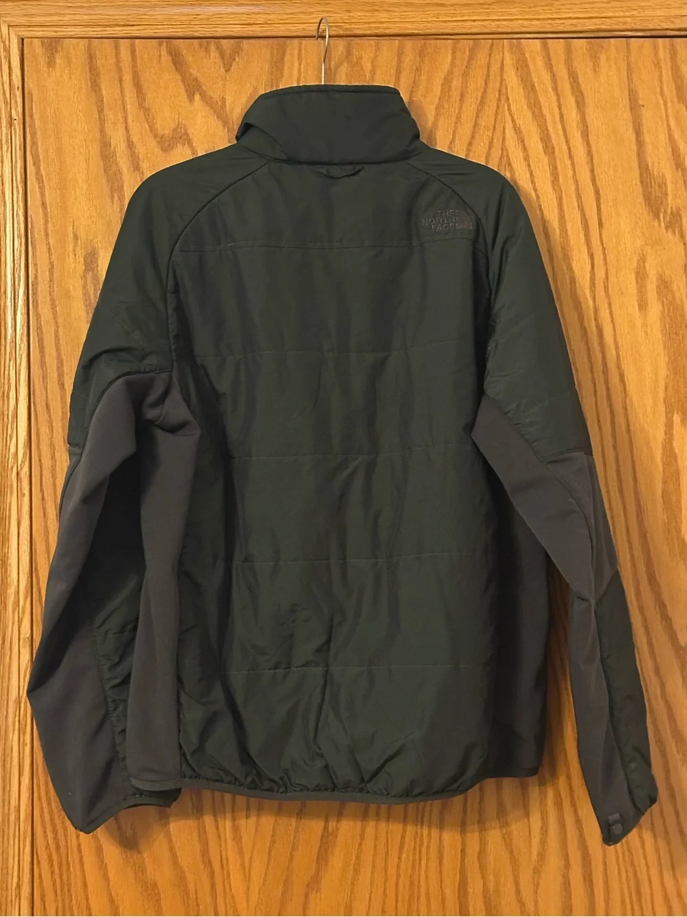 The North Face Men's Jacket in Forest Green & Grey with Logo - Size M